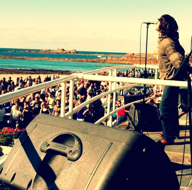 Liar Gallagher performing to a crowd at an outdoor event